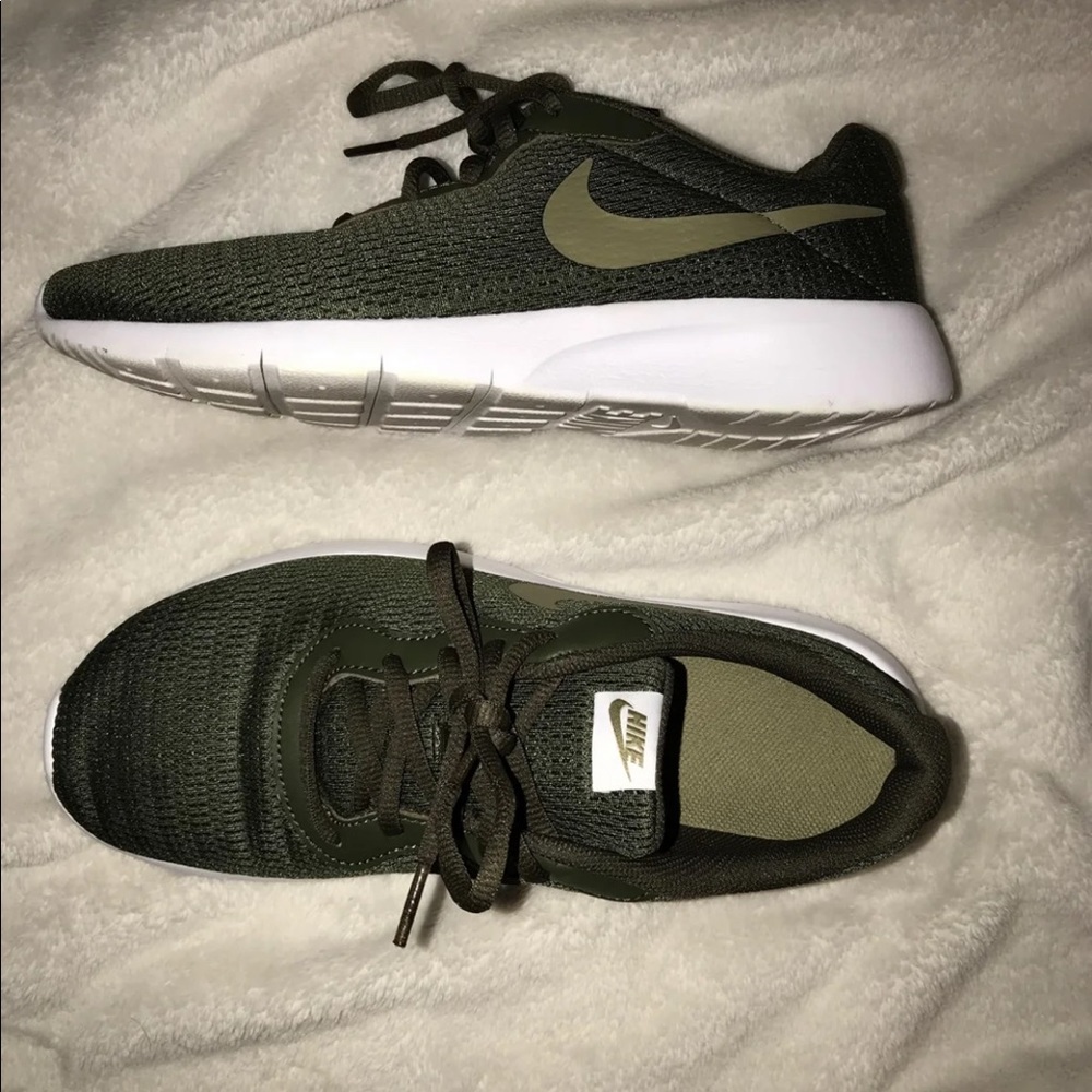 Nike Tanjun Sneakers